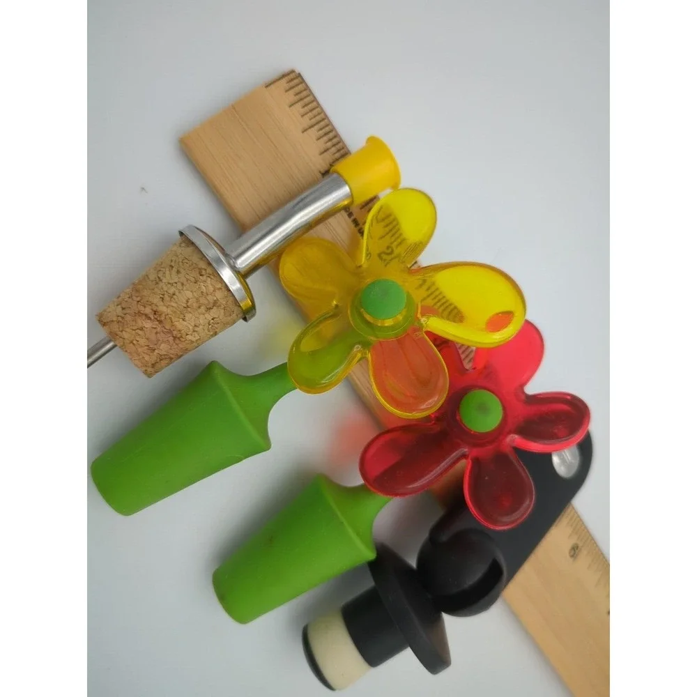 The Unbranded Brand lot barware